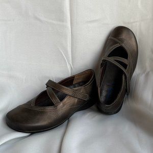Dark Bronze Mary Jane Wolky Shoes